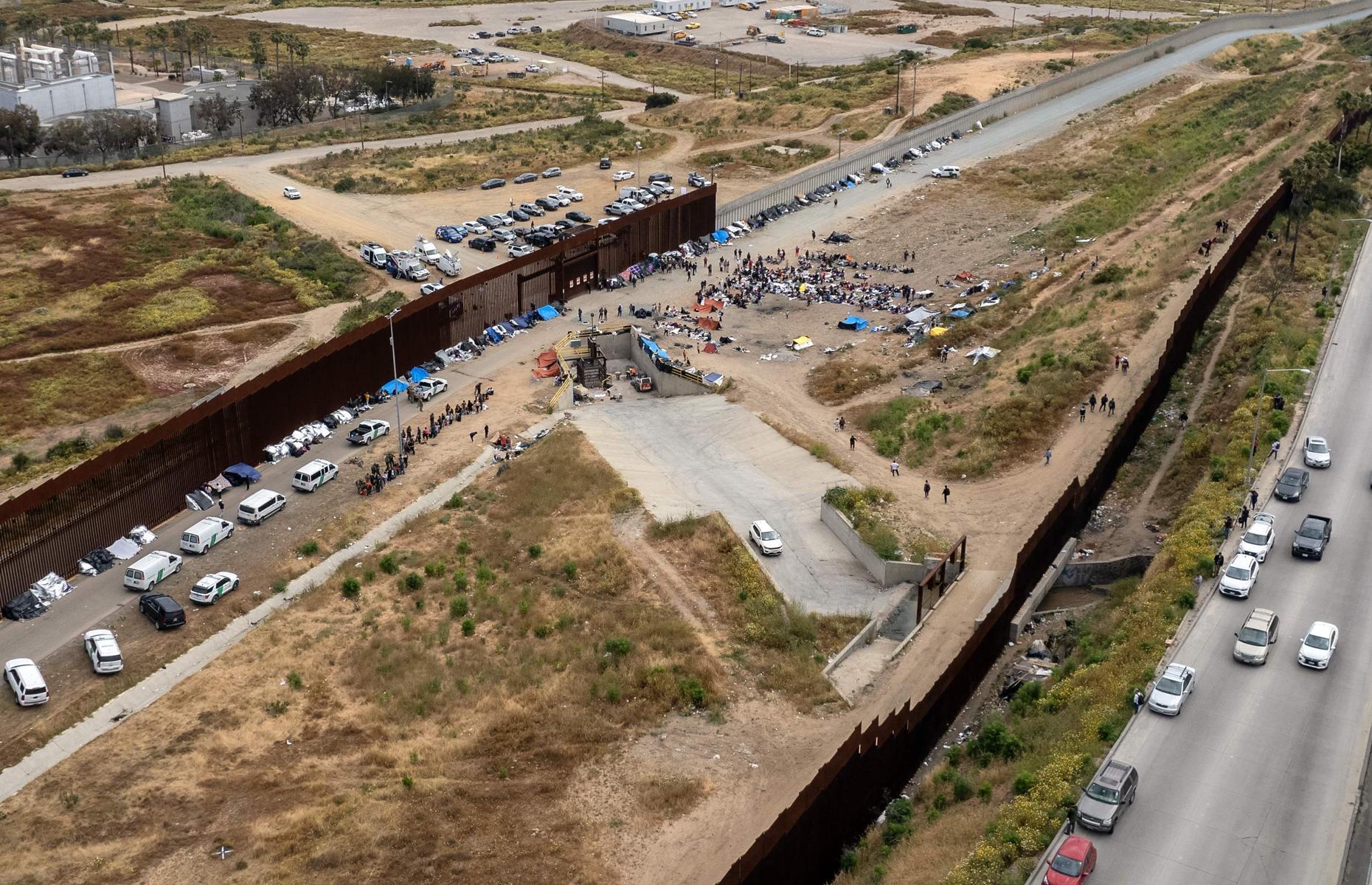 Various federal agencies, 1,000-mile wall between the US and Mexico: money wasted – $18.2 billion